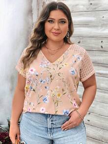 SHEIN LUNE Kaos Wanita Ukuran Besar Motif Bunga, Leher V, Lengan Pendek dengan Hiasan Renda - MultiWarna - View 4
