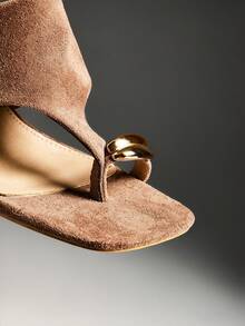 Denimoi Women's Toe Ring Thick Band Thong Heeled Sandals For Christmas Valentine's Day - Beige - View 5