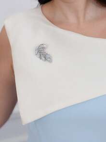 The Leen Edit Gaun Midi Elegan dengan Bahu Asimetris dan Blok Warna serta Pinggang Ramping, Musim Semi/Panas - Baby Blue - View 3
