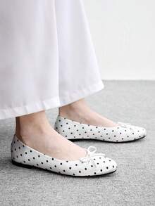 CUCCOO BIZCHIC Sepatu Flat Wanita Four Seasons untuk Santai, Komuter, Liburan, Motif Polkadot, Pita Kecil, Sol Lembut, Nyaman - Putih - View 5