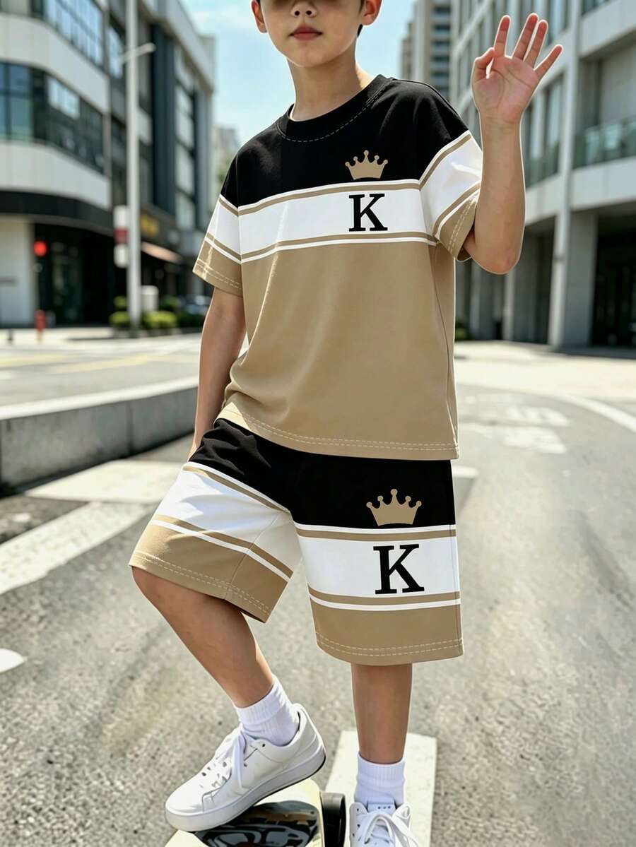 一套酷炫的青少年男童夏季套装，新款大童短袖短裤两件套，皇冠和字母K印花，简约时尚，休闲运动套装，适合青少年男童日常上学外出穿着