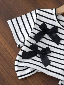 SHEIN Elladie kids 少女新款時尚黑白條紋印花短袖T恤 + 寬腿長褲 3D黑色蝴蝶結裝飾 2件套 適合日常休閒運動夏季 - 黑與白 - 查看 7