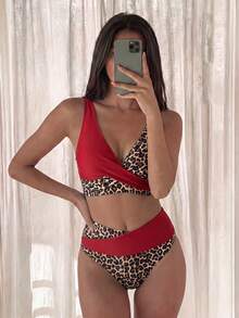 SHEIN Swim 2026春夏黑色與棕色豹紋隨機印花＋亮紅色拼接交叉胸部設計高腰側綁帶女款兩件式比基尼泳衣，適合海灘度假、派對與拍照 - 彩色 - 查看 5