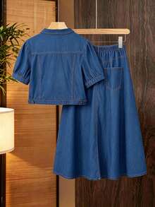 Modelyn 大尺碼夏季休閒襯衫與牛仔裙兩件套 夏季嘉年華服裝 通勤度假畢業典禮時尚 Y2k 可愛街頭風 Coquette 派對婚禮優雅商務休閒女裝 海灘畢業典禮大尺碼牛仔外套 短澎袖鈕扣細節經典風格牛仔單件套裝 女士大尺碼深色牛仔短版外套 短袖領口胸前口袋 日常休閒兩件套牛仔套裝 - 中等水洗藍 - 查看 2