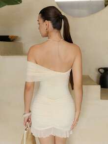 Andrea Bello Gaun Mini Bodycon Asimetris Jala Tanpa Bahu Elegan untuk Musim Panas - Aprikot - View 2