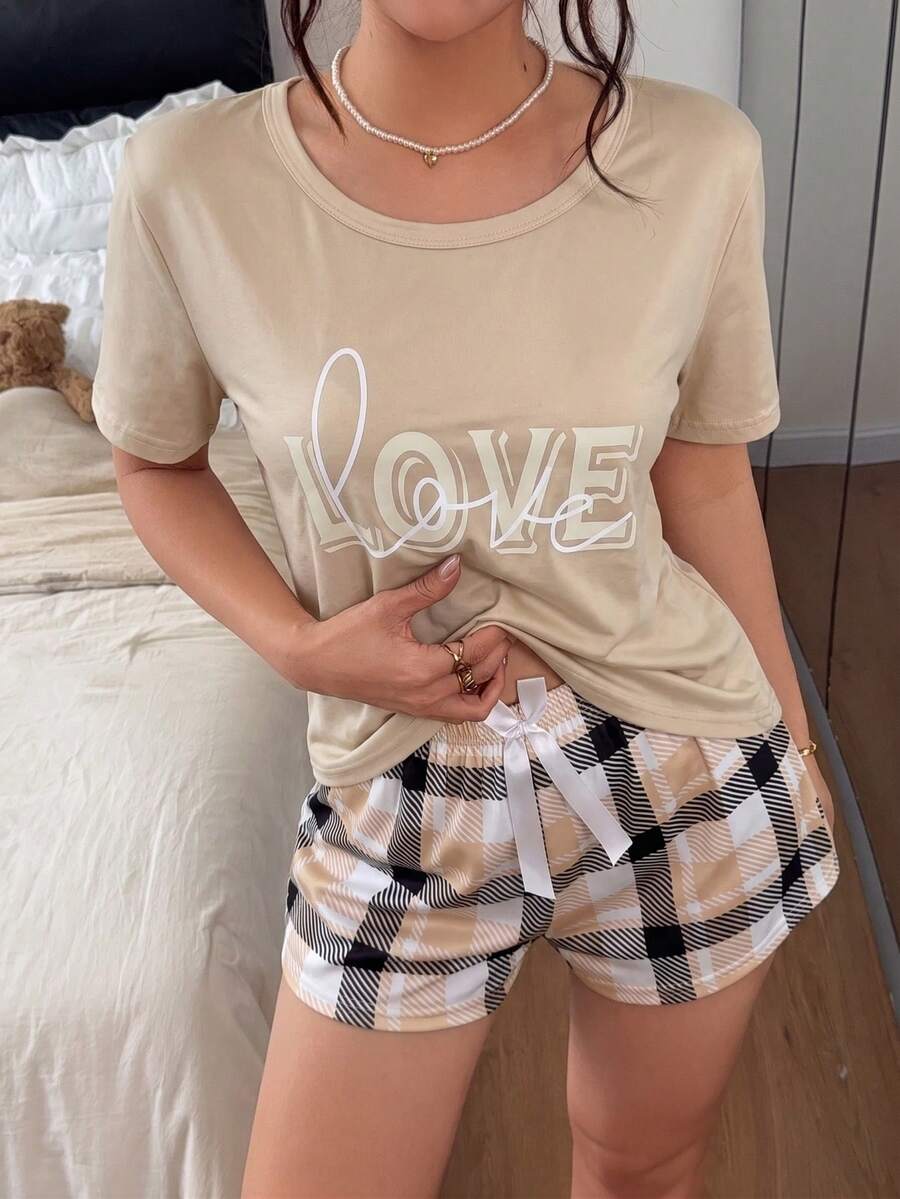 SHEIN 女款字母印花短袖T恤與格紋短褲睡衣套裝 - 彩色 - 查看 1