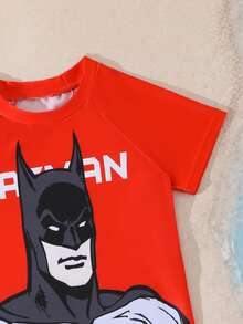 BATMAN X SHEIN GraphicGems 小男孩字母印花圓領短袖T恤與休閒短褲泳裝套裝 - 紅色 - 查看 4