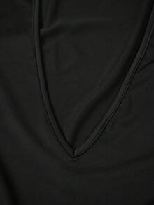 Manfinity Men's Summer Black V-Neck Short Sleeve Cropped T-Shirt - Black - View 5