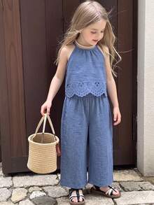 SHEIN Vintaside Kids Ensemble top à col licou et pantalon avec design ajouré brûlé pour jeunes filles, adapté aux filles, avec encolure dos nu et style ouvert, en tissu, top ajusté + pantalon droit décontracté, adapté pour le port extérieur en été - Bleu azur - Voir 1