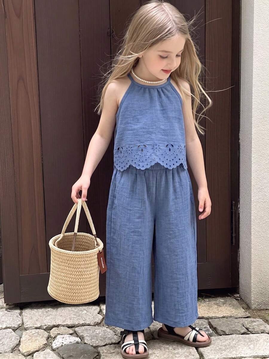 SHEIN Vintaside Kids Ensemble top à col licou et pantalon avec design ajouré brûlé pour jeunes filles, adapté aux filles, avec encolure dos nu et style ouvert, en tissu, top ajusté + pantalon droit décontracté, adapté pour le port extérieur en été - Bleu azur - Voir 1