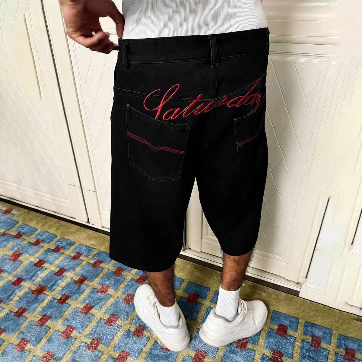 Pantalones cortos de mezclilla rectos bordados para hombres