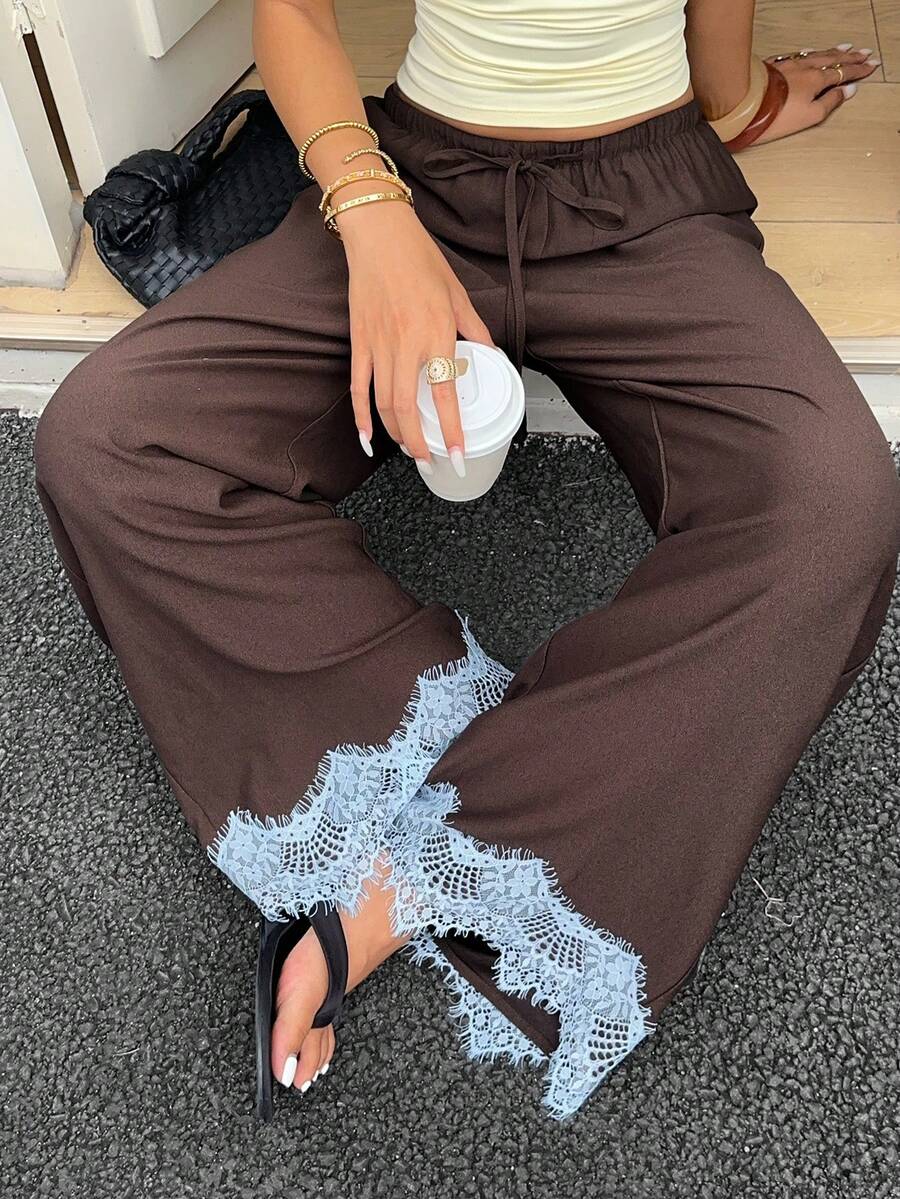 Aloruh 女款春夏新款緞面低腰寬腿長褲 棕色蕾絲拼接度假風 Coquette 甜美風女裝 - 咖啡棕 - 查看 1