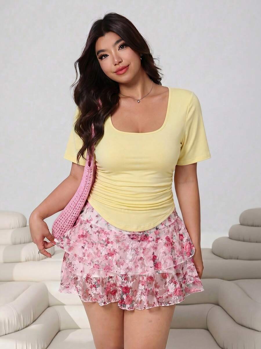 Solflare Áo thun casual đa năng mới Xuân/Hè, phù hợp đi làm, tiệc tùng, lễ hội âm nhạc, tựu trường, du lịch, streetwear, mặc nhà, yoga, fitness, ngắm cảnh, mặc nhiều dịp, có thể mặc ngoài hoặc phối lớp, cổ vuông, tay ngắn bèo, eo chiết, gấu cong, dệt co giãn, màu vàng nhạt, size lớn - Màu vàng ngỗng - Xem 1