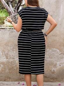 SHEIN LUNE 2pcs Plus Size Set:Striped Short Sleeve Round Neck T-Shirt & Skirt,Summer Black And White Smart Casual Vacation Outfits For Women Boho Relaxed Outfit - Black and White - View 2