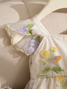 SHEIN 女嬰荷葉邊肩帶花卉泡泡袖A字洋裝 米色 夏季休閒可愛 派對 3D蝴蝶結露背燈籠裙 優雅出遊聚會套裝 - 杏色 - 查看 7