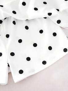 SHEIN 青少年女孩 T-Shirt 套裝，運動風粉色與深綠色拼接短袖 T-Shirt 與短褲套裝，夏季寬鬆貼身設計，輕量面料，適合日常外出、休閒運動或造型穿搭 - 白色 - 查看 8