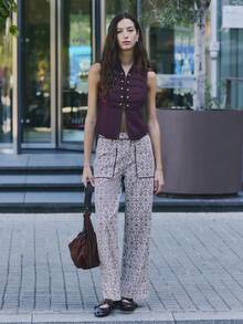 Nöista Top de inspiración militar con cuello de pie y botones metálicos para festivales y looks de salir. - Burdeos - Ver 7