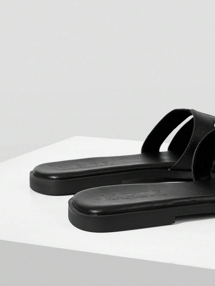WOMEN'S COMFORTABLE SIMPLE VERSATILE FLAT SANDALS
