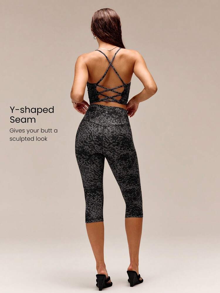 17" FeatherFit™ Crossover Waist Front Special Seam Cutie Capri Leggings Low Impact Yoga Pilates Studio Daily