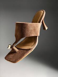 Denimoi Women's Toe Ring Thick Band Thong Heeled Sandals For Christmas Valentine's Day - Beige - View 8