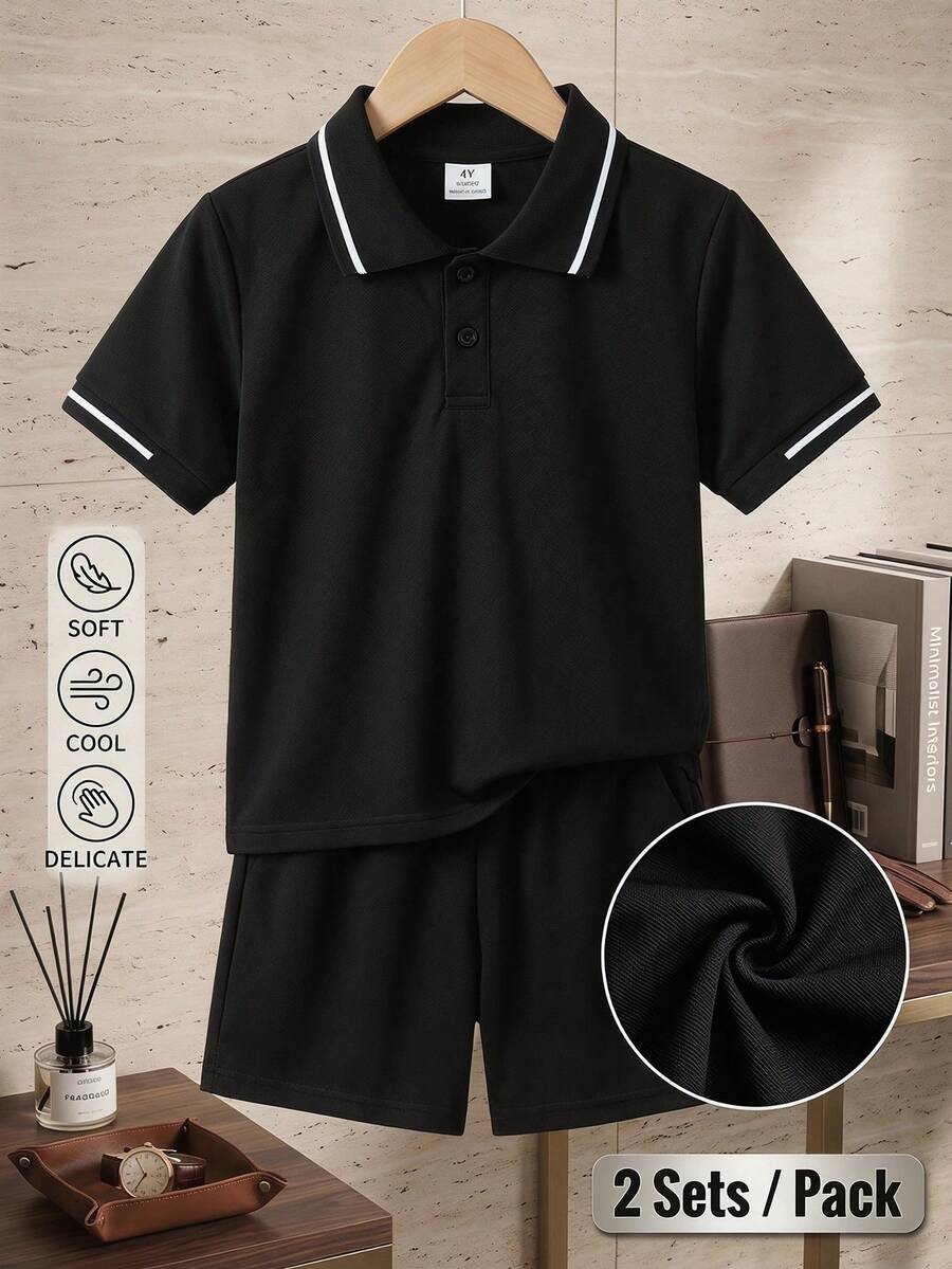 SHEIN 2件裝小男孩紋理布料POLO衫與長褲套裝,對比飾邊POLO領增添層次感,精湛工藝打造,極簡時尚新設計,展現男孩個性,適合休閒日常與校園穿著,適用4-7歲兒童夏季度假、假期、旅行、放鬆、曬太陽 - 黑色 - 查看 1