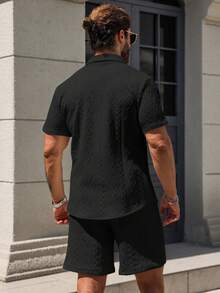 Manfinity CasualCool Bộ 2 món áo sơ mi tay ngắn trơn màu và quần short họa tiết cho nam, trang phục ấm áp - màu đen - Xem 2