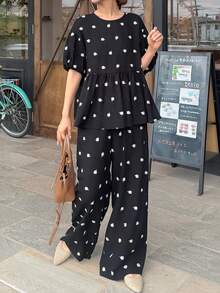 FRIFUL 女款碎花圓領泡泡袖荷葉邊上衣與長褲休閒可愛兩件套 夏季野餐 黑白配色 - 黑色 - 查看 2