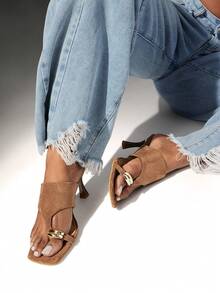 Denimoi Women's Toe Ring Thick Band Thong Heeled Sandals For Christmas Valentine's Day - Beige - View 4