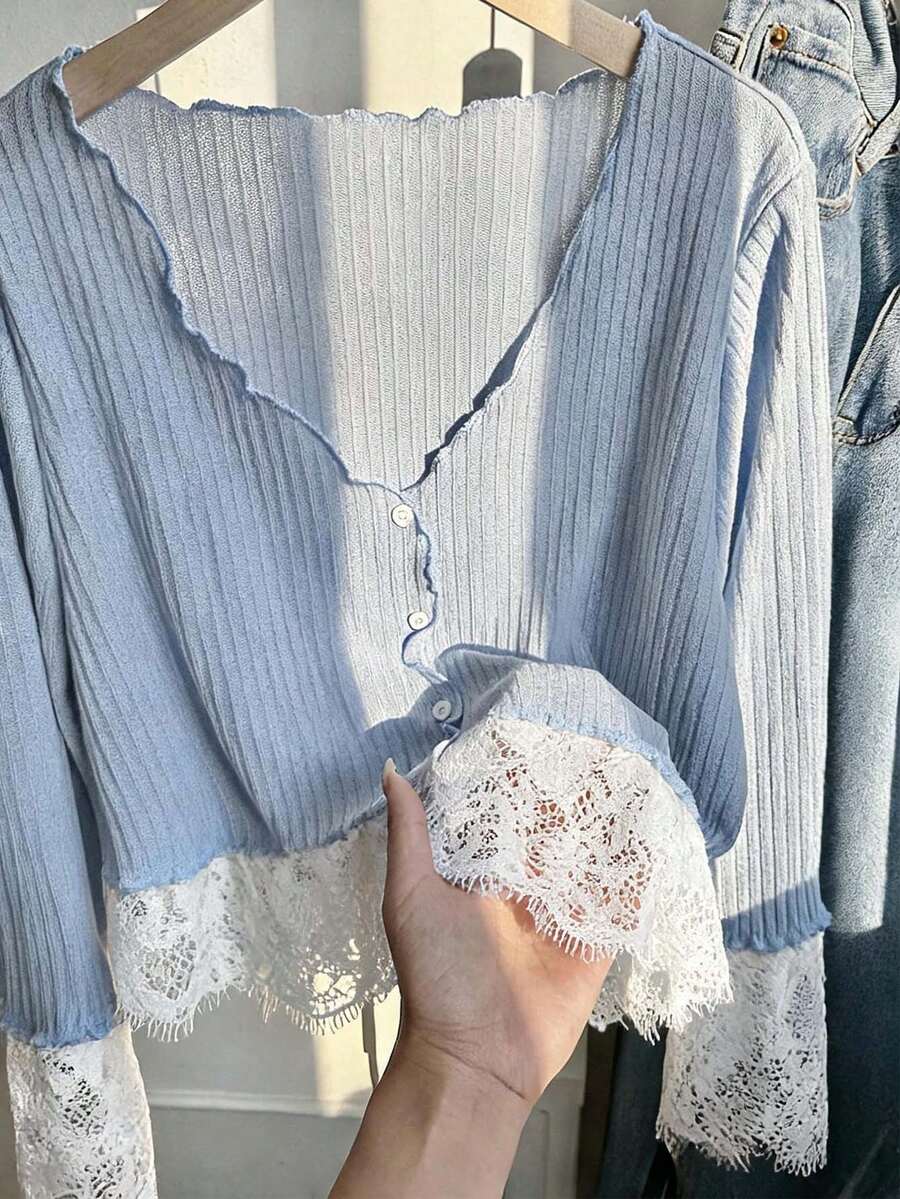 Comfortcana 大尺碼女款對比蕾絲下擺單排扣長袖T恤 - 淺藍色 - 查看 1