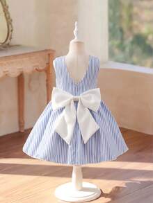 SHEIN Glamorique Kids 女嬰公主洋裝，藍白條紋面料，無袖，背部蝴蝶結，生日派對，可愛，優雅，派對裝，舞會洋裝，畢業洋裝，夏季洋裝 - 藍色 - 查看 8