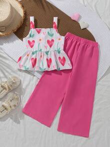 SHEIN Elladie kids 春夏季女童兩件式套裝，心形與花卉印花方領吊帶上衣 + 桃紅色寬腿長褲，方領吊帶設計適合夏季，胸前鈕扣細節增添優雅，荷葉邊下擺剪裁俏皮活潑；清新心形與花卉印花充滿活力可愛，搭配純色長褲打造簡約優雅造型，整體風格甜美亮眼，適合日常出遊、遊樂園、派對、親子活動等 - 粉色 - 查看 3