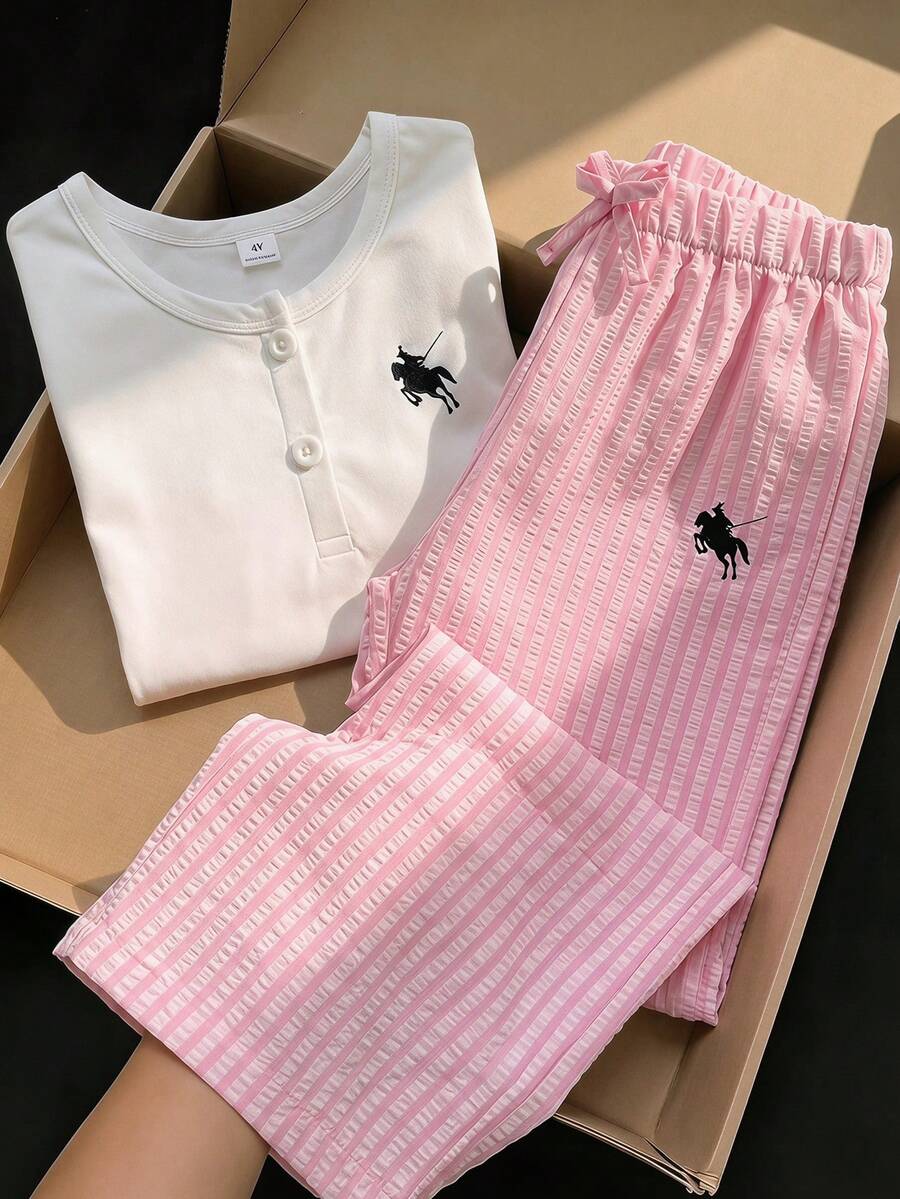 SHEIN Elladie kids 2件組少女基本休閒純色套裝,馬匹印花,不對稱下擺,側面抓皺設計,圓領短袖T恤,搭配黃色條紋紋理布料直筒長褲套裝,適合日常/戶外場合,春季/夏季/四季皆宜,少女套裝,兒童日常舒適夏季穿搭,女孩服飾 - 彩色 - 查看 1