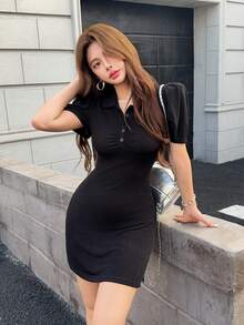 K-Vae 女款極簡性感風黑色翻領花瓣袖收腰顯瘦迷你洋裝,百搭辣妹洋裝 - 彩色 - 查看 2