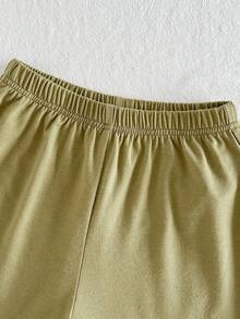 SHEIN 小男孩圓領卡通印花短袖T恤與短褲休閒日常套裝 - 綠色 - 查看 4