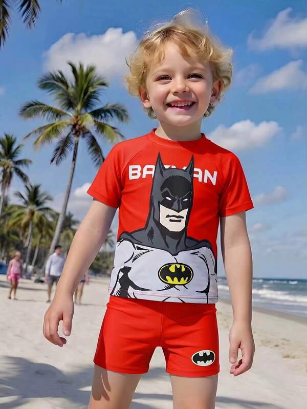 BATMAN X SHEIN GraphicGems Young Boy Letter Print Crew Neck Short Sleeve T-Shirt And Casual Shorts Swimsuit Set
