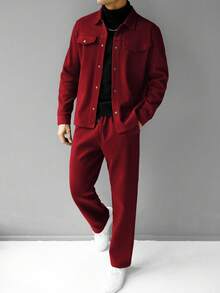 Manfinity CasualCool 2 件男士纯色前扣衬衫（带口袋）和休闲裤套装，秋季服装，舒适服装 - 酒紅色 - 查看 3