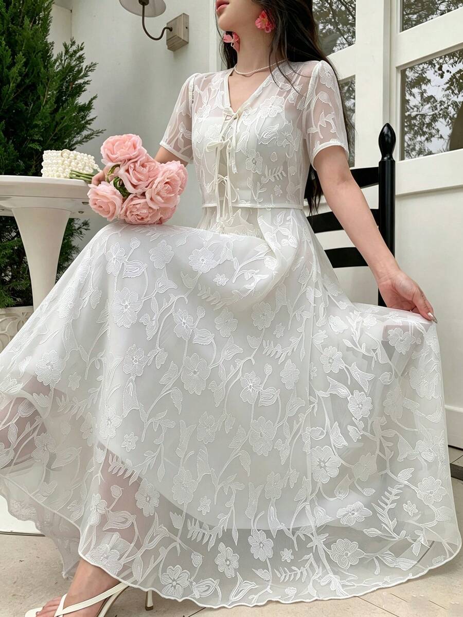 Modelyn Conjunto casual de 2 piezas: vestido de tirantes de jacquard y cárdigan de manga corta con lazo delantero para mujer - Blanco - Ver 1