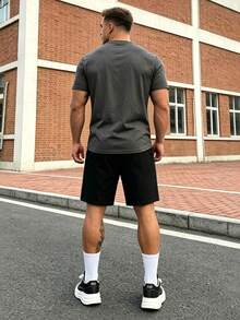 Gym Rark 男士舒適運動套裝，夏季薄款美式R Logo條紋短袖T恤與短褲，休閒兩件組 - 灰色 - 查看 2