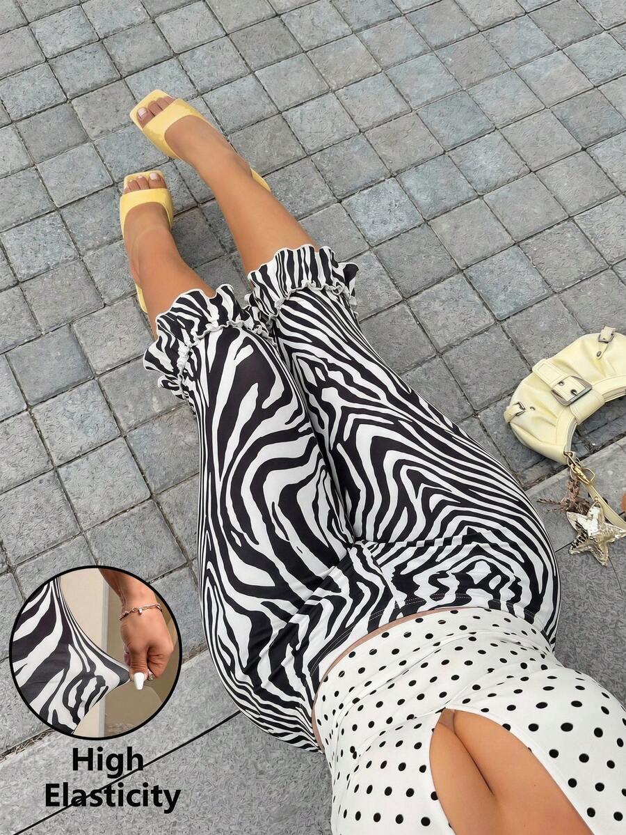 Muchica Plus Size Zebra Print Casual Ruffle Hem 3/4 Leggings - Black and White - View 1