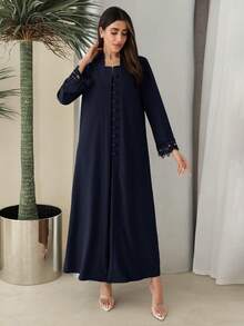 Al Najma 女款素色對比蕾絲袖口單排扣長袍 - 藏蓝色 - 查看 4