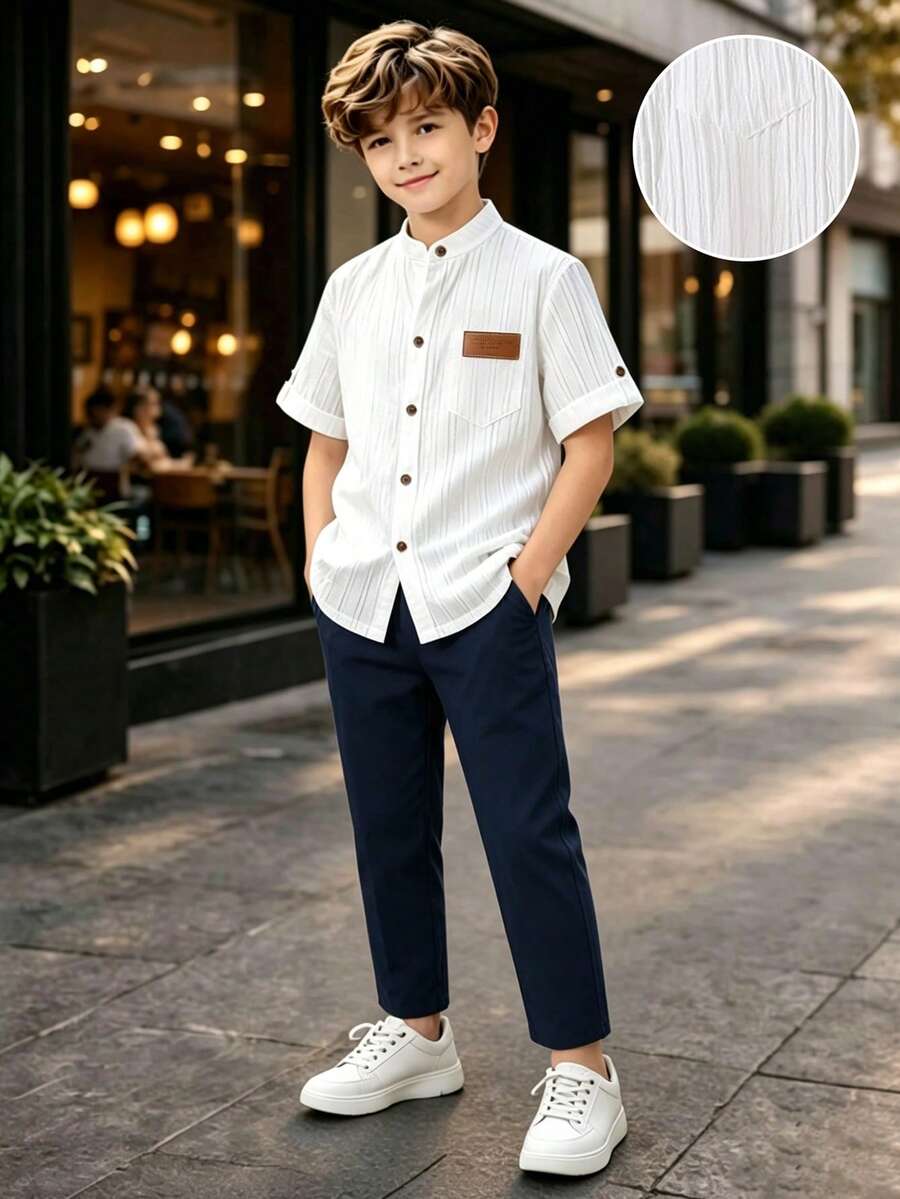 SHEIN 青少年男孩休閒通勤風白色紋理條紋布料小領短袖襯衫 + 休閒深藍色長褲,適合日常穿著、戶外活動、通勤、上學、短途旅行、假期、旅遊、婚禮、舞會、畢業襯衫 - 藏蓝色 - 查看 1
