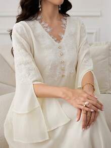 Al Najma 女款貼花裝飾鈕扣設計優雅阿拉伯風洋裝 - 黃色 - 查看 2
