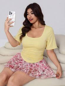 Solflare Áo thun casual đa năng mới Xuân/Hè, phù hợp đi làm, tiệc tùng, lễ hội âm nhạc, tựu trường, du lịch, streetwear, mặc nhà, yoga, fitness, ngắm cảnh, mặc nhiều dịp, có thể mặc ngoài hoặc phối lớp, cổ vuông, tay ngắn bèo, eo chiết, gấu cong, dệt co giãn, màu vàng nhạt, size lớn - Màu vàng ngỗng - Xem 4