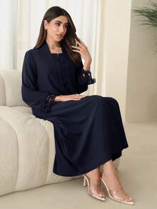 Al Najma 女款素色對比蕾絲袖口單排扣長袍 - 藏蓝色 - 查看 7