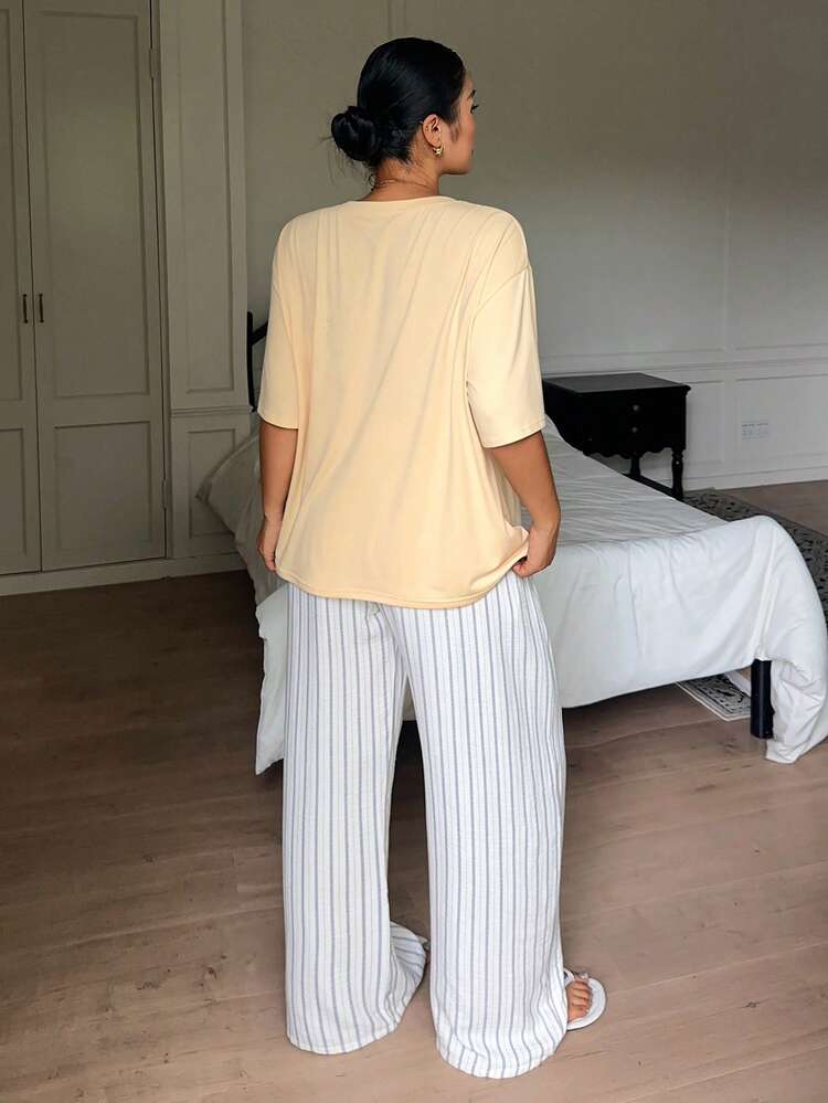 Dazy Plus Summer Pattern Print T-Shirt Top & Striped Pajama Pants Set, Plus Size Women's Spring/Summer Yellow Pajama Set