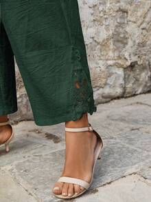 SHEIN LUNE CURVE Pantalones largos casuales de lino con patchwork y ribete de encaje bordado para tallas grandes - Verde Oscuro - Ver 6