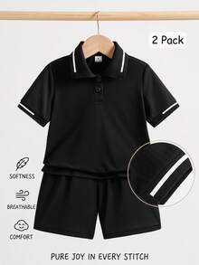SHEIN 2件裝小男孩紋理布料POLO衫與長褲套裝，對比飾邊POLO領增添層次感，精湛工藝打造，極簡時尚新設計，展現男孩個性，適合休閒日常與校園穿著，適用4-7歲兒童夏季度假、假期、旅行、放鬆、曬太陽 - 黑色 - 查看 10