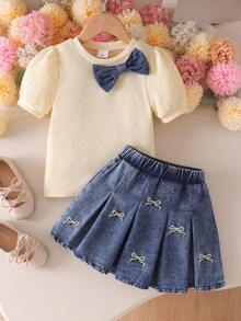 Elladie kids 2件/組 女童春夏季服裝套裝，淺粉色短袖上衣 + 牛仔裙；泡泡袖 + 荷葉邊設計減少面料「厚重感」使袖子蓬鬆活潑，胸前藍色蝴蝶結刺繡增添甜美，牛仔百褶裙配粉色蝴蝶結刺繡與上衣相稱，百褶設計使裙襬活潑俏皮，甜美可愛風格，適合日常出遊、親子活動等 - 黃色 - 查看 4