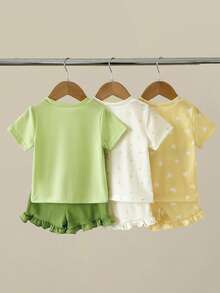 SHEIN Playful Pals 3套女幼童可愛休閒粉色心形圓點字母貼心天氣印花短袖圓領T恤上衣與荷葉邊下擺短褲兩件式套裝，柔軟彈性，適合情人節、日常居家、春夏季穿著 - 彩色 - 查看 2