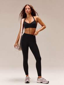GLOWMODE FeatherFit™ Bring The Heat Bra Olahraga Halter Demi Anti-Selip Lembut dan Ringan dengan Cup yang Dapat Dilepas, Cocok untuk Yoga, Pilates, Studio, dan Aktivitas Sehari-hari dengan Dampak Rendah - Hitam - View 7